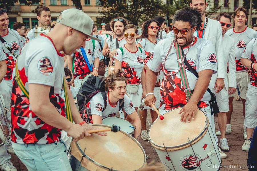 BRN 2019: „Samba Universo“ bringt rund 250 Samba-Musiker und Fans aus aller Welt nach Dresden[:en]BRN 2019: „Samba Universo“ brings Samba musicians and fans from all over the world to Dresden